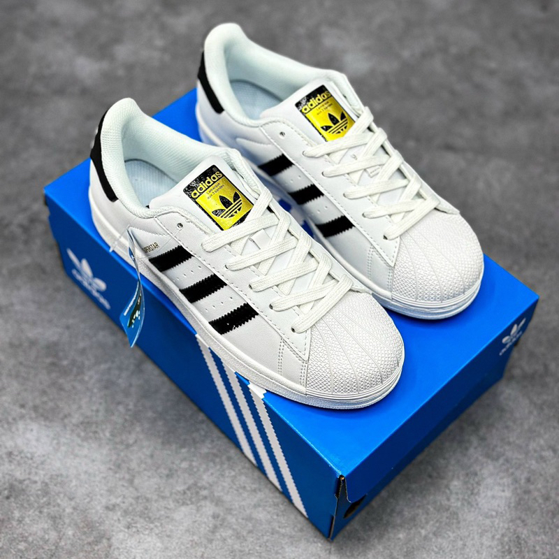 Giày_Adidas Superstar Màu Trắng 3 Sọc Đen Tem Vàng,Giày thể thao nam nữ Adidas mũi sò trắng sọc đen bản S.Cấp