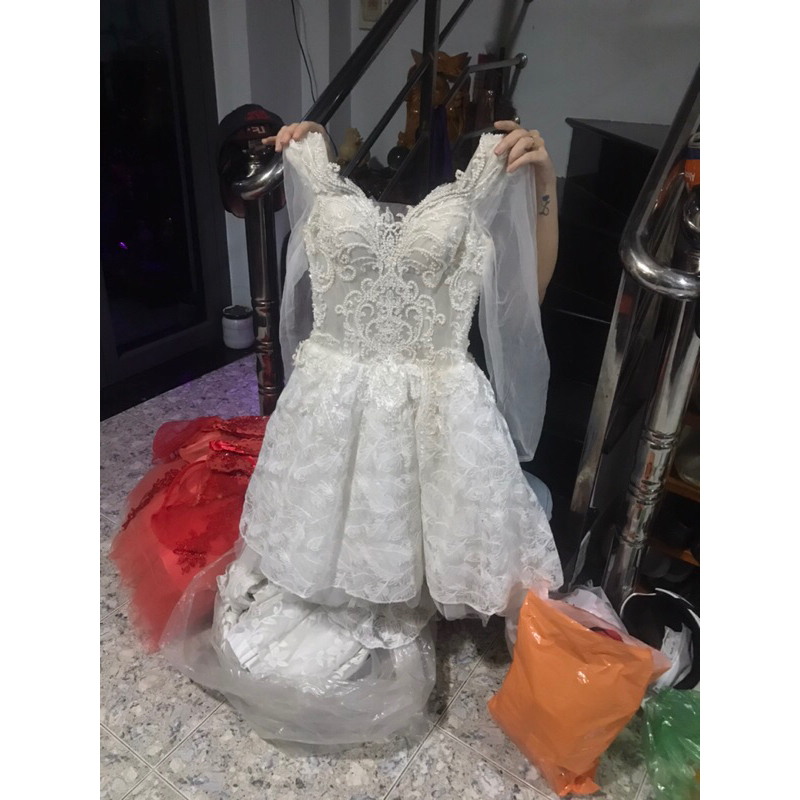 Thanh lý váy cưới đi bàn