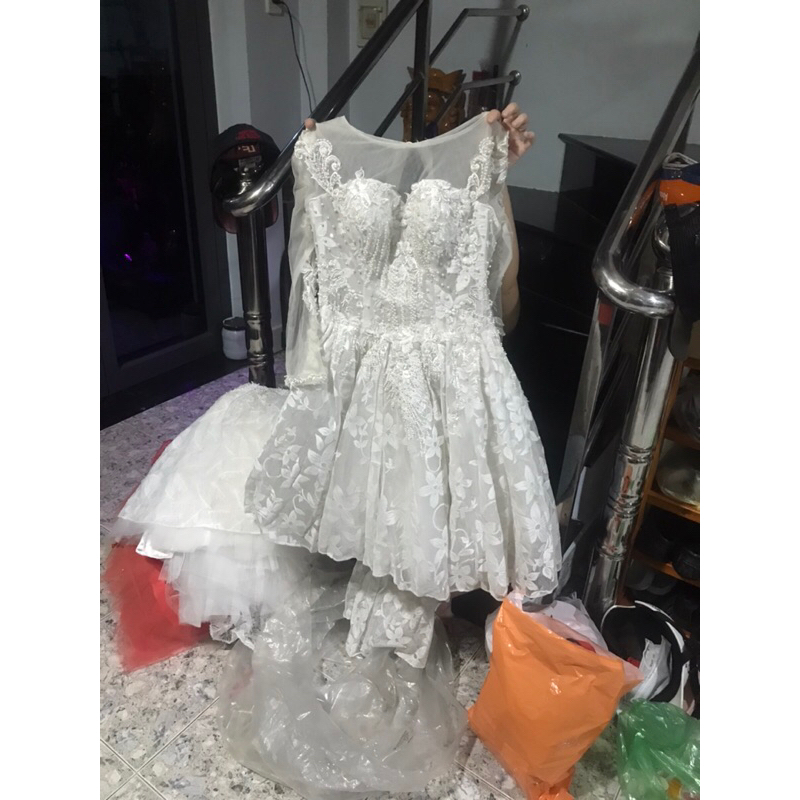 Thanh lý váy cưới đi bàn