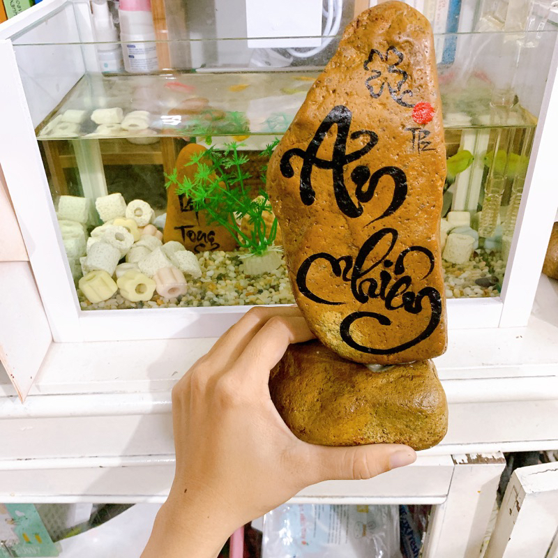 Đá viết chữ thư pháp