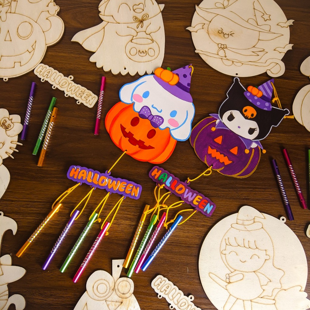 Set tô màu gỗ Halloween chủ đề ngôi nhà ma quái và chuông gió