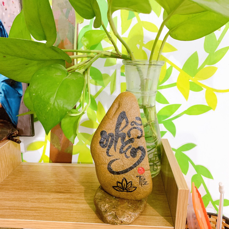 Đá viết chữ thư pháp