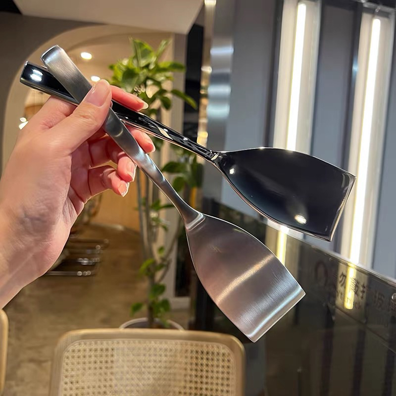 Xẻng xúc lật đồ ăn