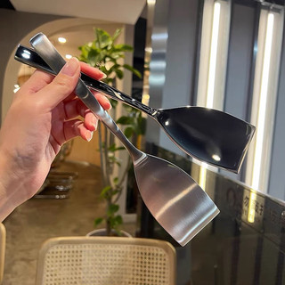 Xẻng xúc lật đồ ăn
