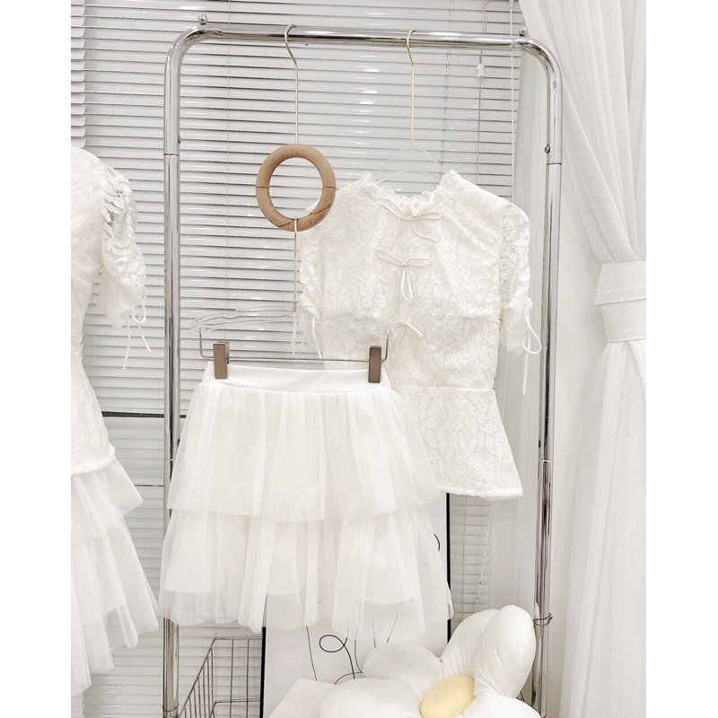 Set ren trắng chân vây lưới xoè