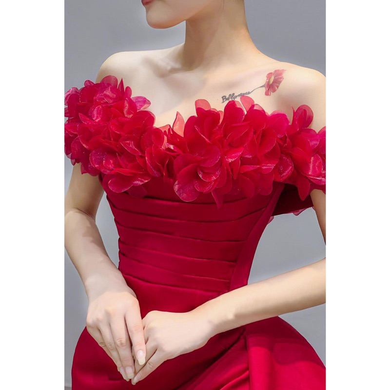 Đầm maxi mặc cưới bẹt vai kết cánh hoa xẻ đùi sang trọng - size S/M/L