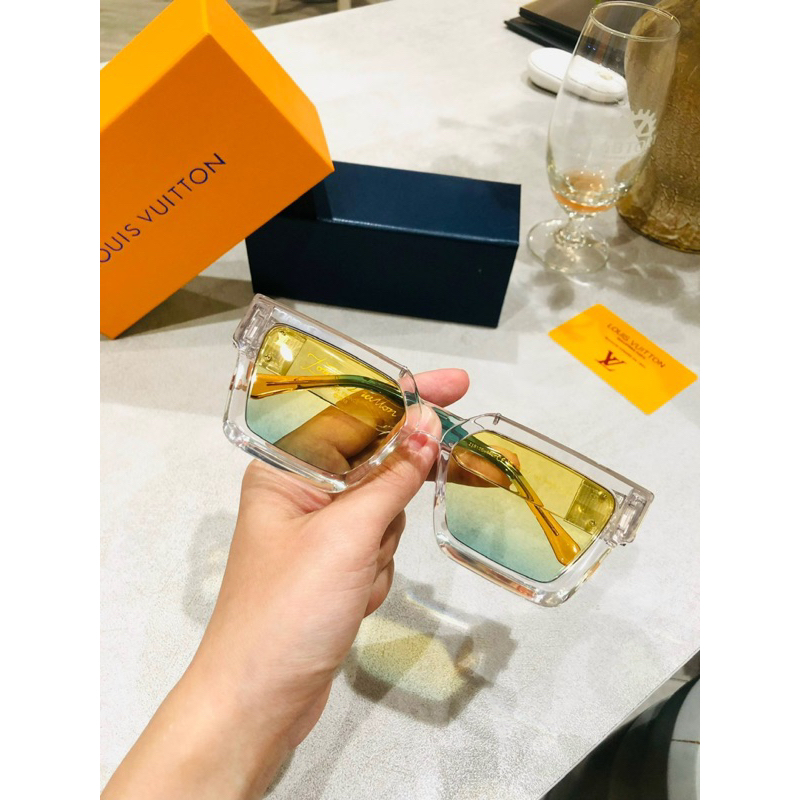 Kính louis gọng trong mắt pha