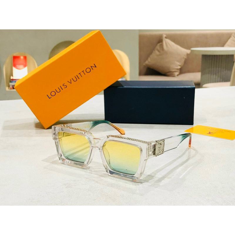 Kính louis gọng trong mắt pha