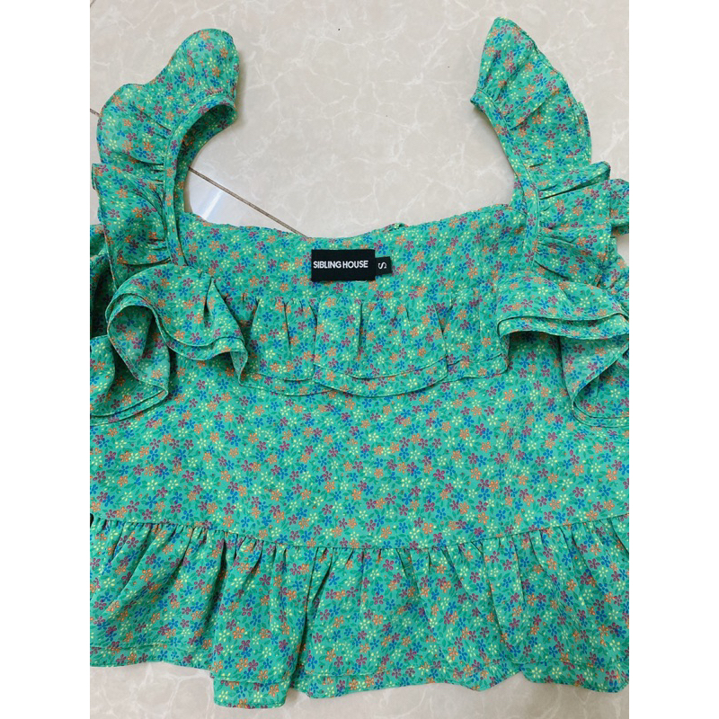 Áo dây hoa Sbiling House