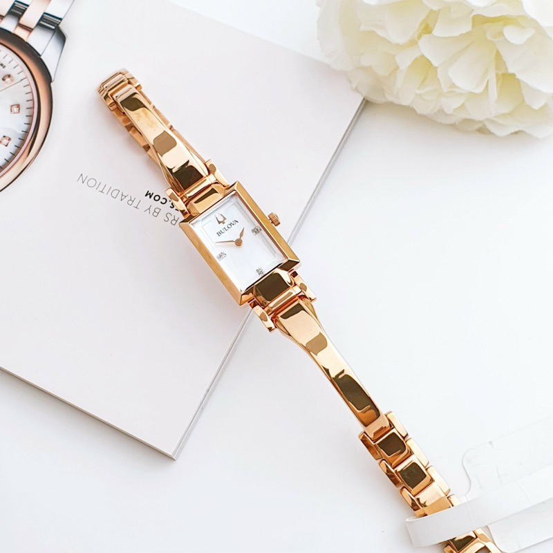 Đồng hồ nữ Bulova dây kim loại màu vàng hồng, kích thước 33x18mm