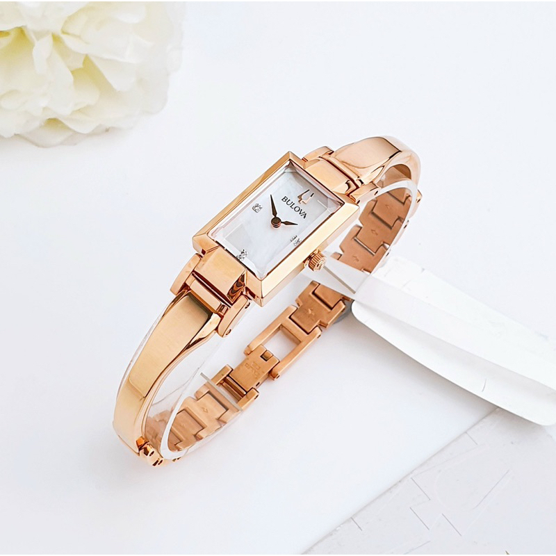 Đồng hồ nữ Bulova dây kim loại màu vàng hồng, kích thước 33x18mm