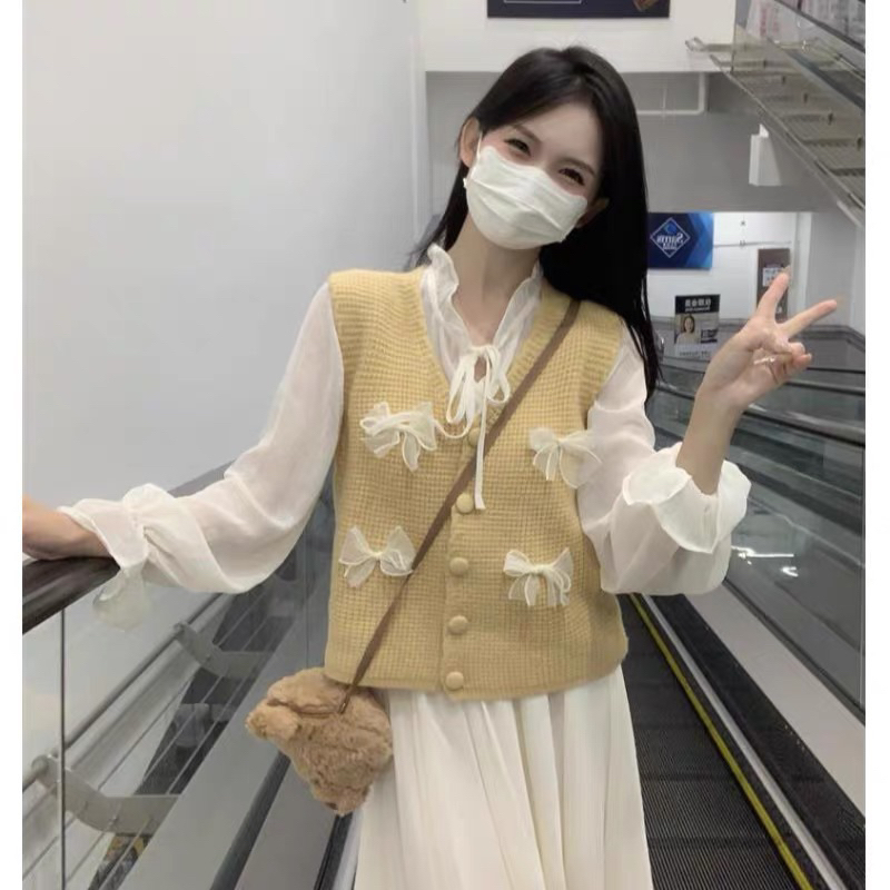 Set Áo Sơ Mi Voan Gân + áo Gile Lông Cừu Đính Nơ Cực Xinh