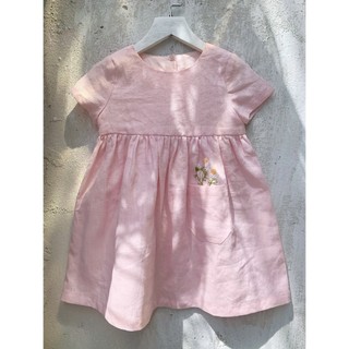 Đầm linen thêu hoa cúc