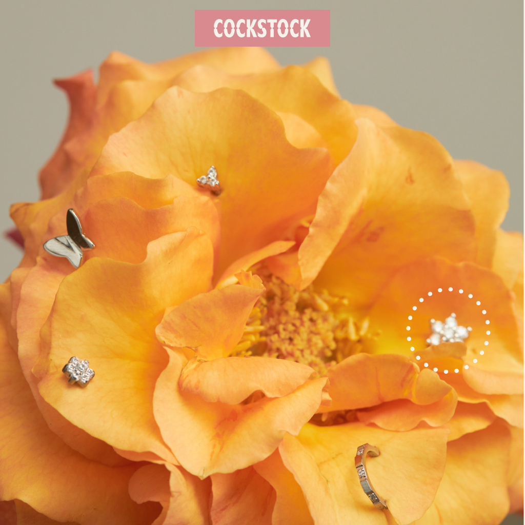 Khuyên tai đá Twisted Flower Earring CockStock