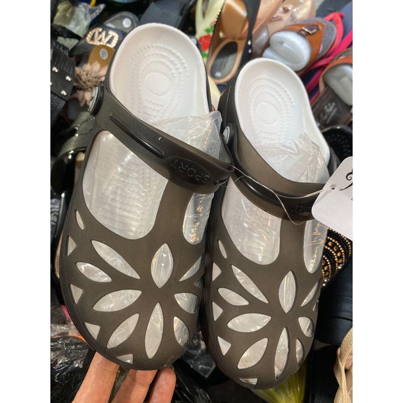 Giày nhựa dẻo bít mũi