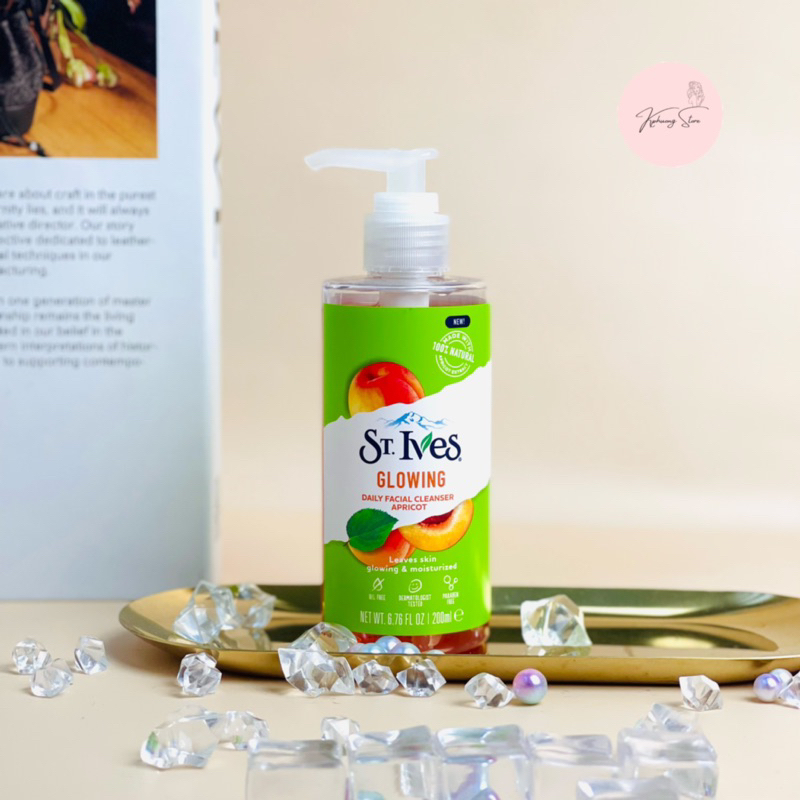 Sữa Rửa Mặt St.Ives Dạng Gel Dưỡng Da Căng Sáng Chiết Xuất Dưa Hấu/Trái Mơ 200ml