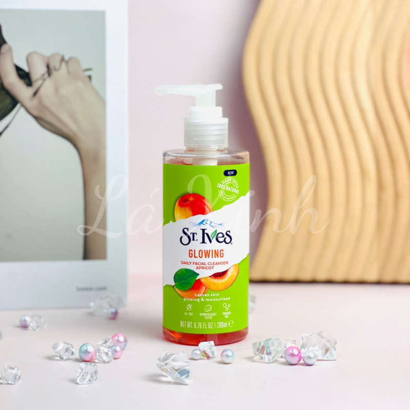 Sữa Rửa Mặt St.Ives Dạng Gel Dưỡng Da Căng Sáng Chiết Xuất Dưa Hấu/Trái Mơ/Tràm Trà 200ml