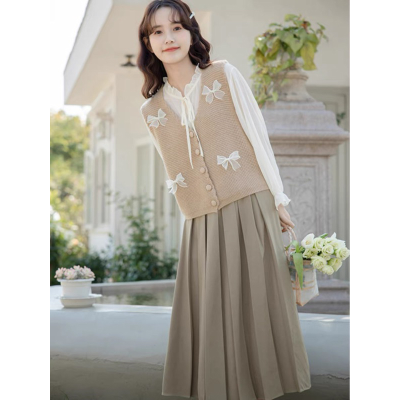 Set Áo Sơ Mi Voan Gân + áo Gile Lông Cừu Đính Nơ Cực Xinh