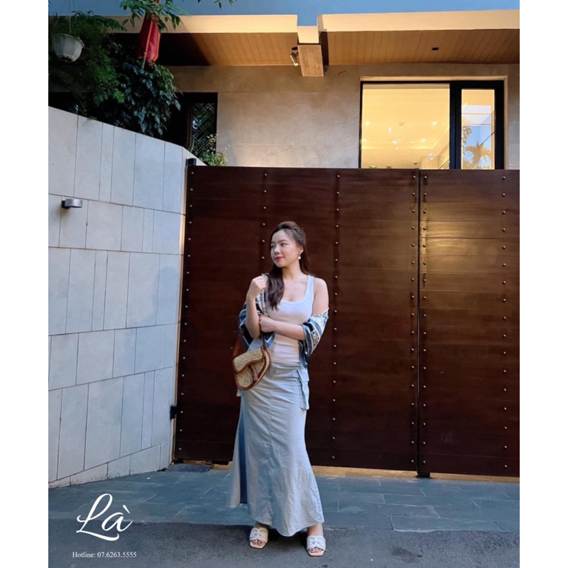 Khăn lụa phối màu xanh dương hoạ tiết