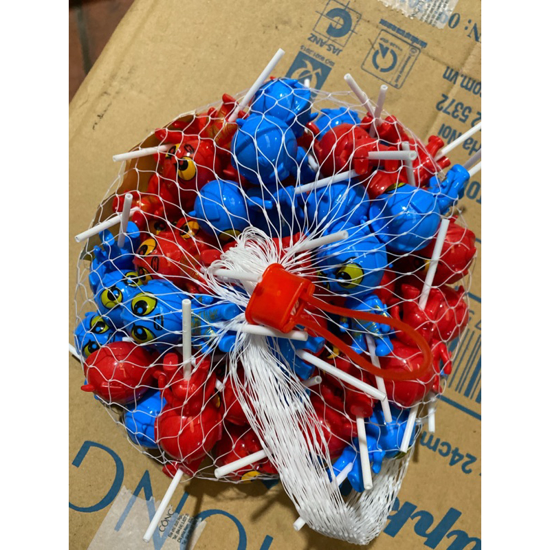 Sỉ túm 60 que kẹo mút hình siêu nhân