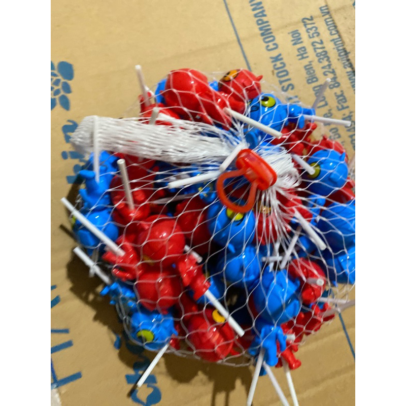 Sỉ túm 60 que kẹo mút hình siêu nhân