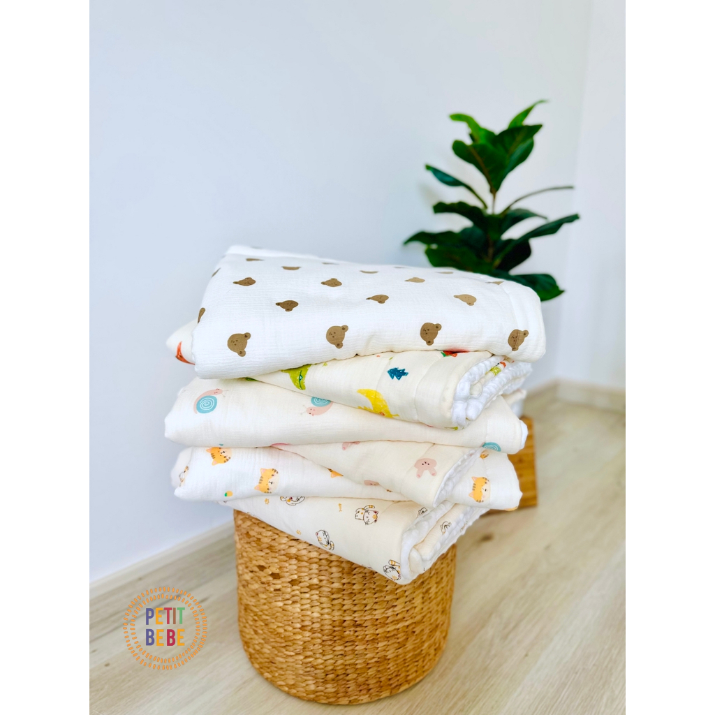 Chăn chần bông siêu nhẹ cho bé PETIT BEBE muslin thấm hút thoáng khí họa tiết động vật đáng yêu
