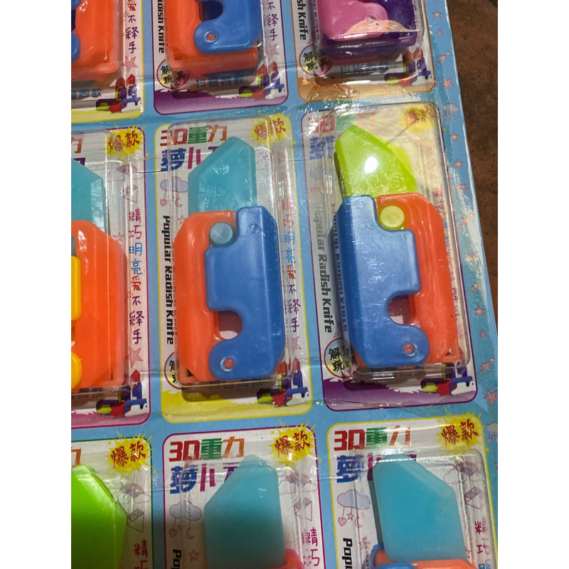 Sỉ vỉ 24 con dao quay phát sáng dạ quang nhiều mầu