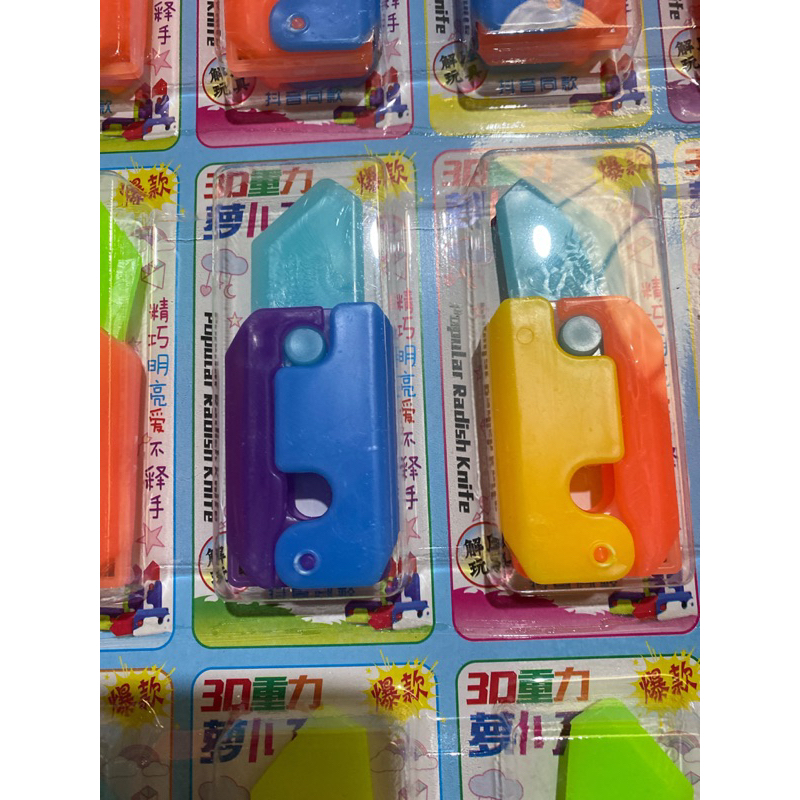 Sỉ vỉ 24 con dao quay phát sáng dạ quang nhiều mầu