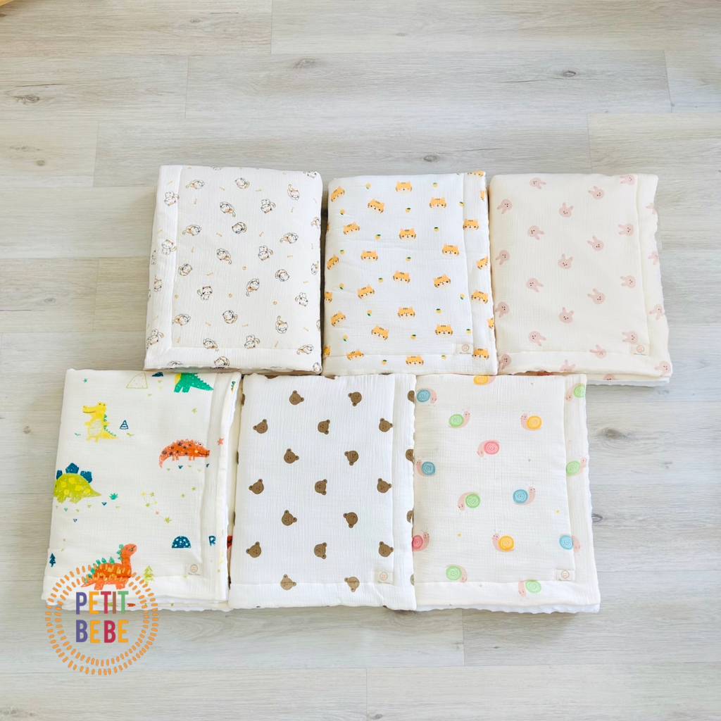 Chăn chần bông siêu nhẹ cho bé PETIT BEBE muslin thấm hút thoáng khí họa tiết động vật đáng yêu