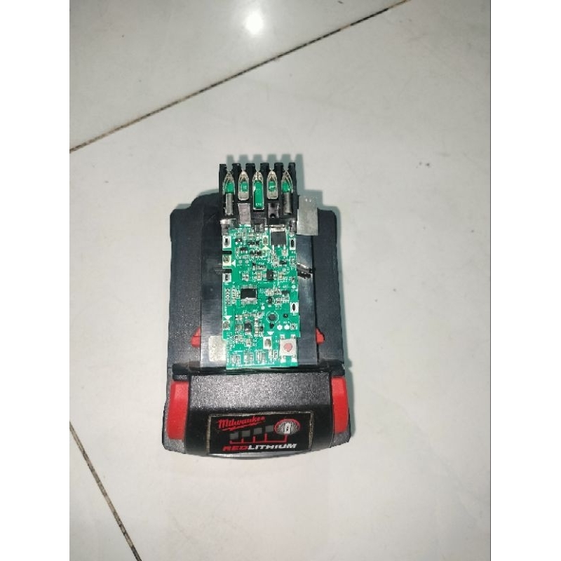 Vỏ pin milwaukee 18v vỏ pin zin milwaukee 18v