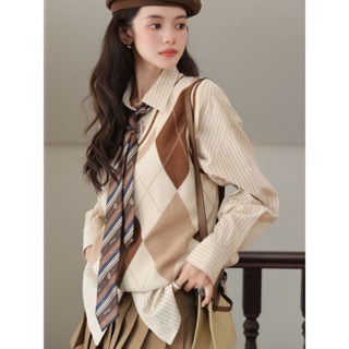 (Sẵn) Set thu đông tông nâu be - Áo gile len kẻ ô trám - Áo sơ mi kẻ sọc kèm cà vạt