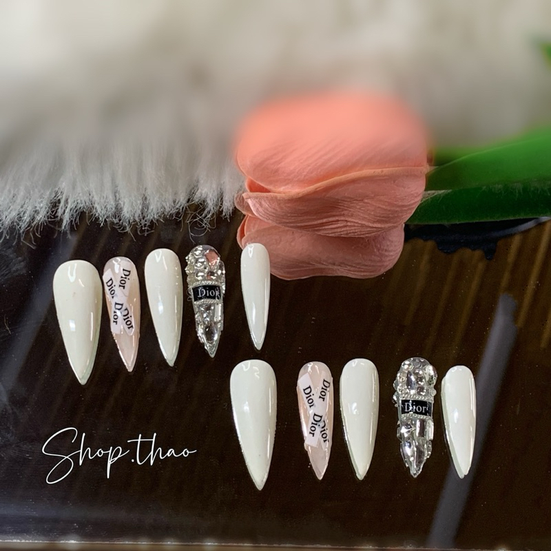 Nailbox thiết kế đính nơ hoạ tiết kẻ dạ tặng keo và dũa mẫu nail sang trọng