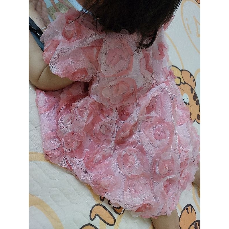 Đầm công chúa hoa bồng bềnh cho bé gái form nhỏ