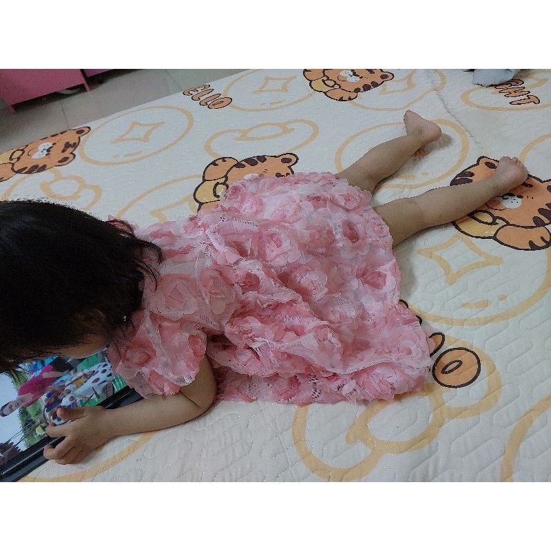 Đầm công chúa hoa bồng bềnh cho bé gái form nhỏ