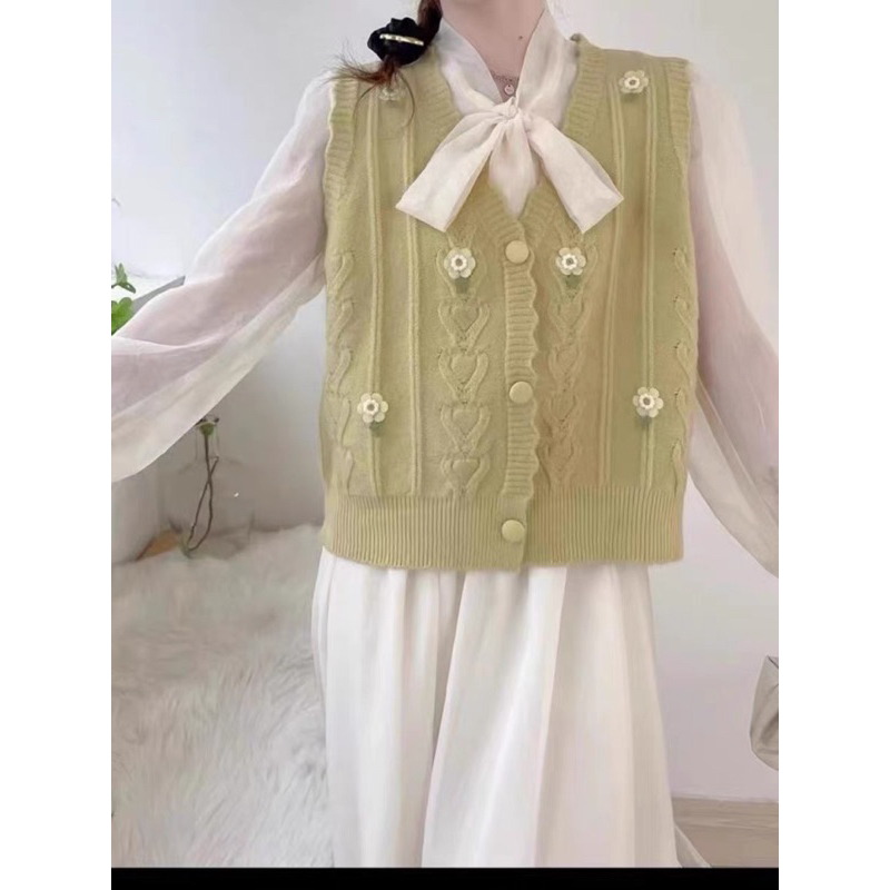 Set Sơ Mi Nơ + Áo Gile Đính Cây Hoa Cực Xinh