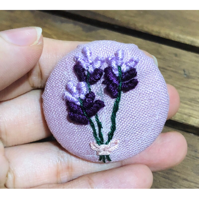 Pin cài áo thêu tay