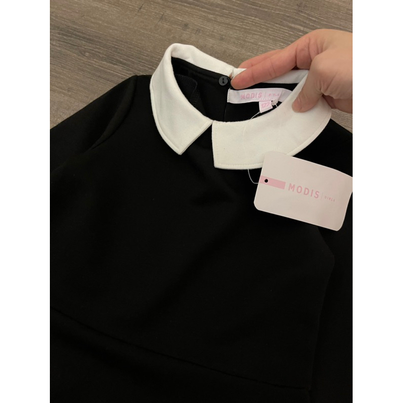 Váy tiểu thư phối màu đen cổ trắng Modis bé gái