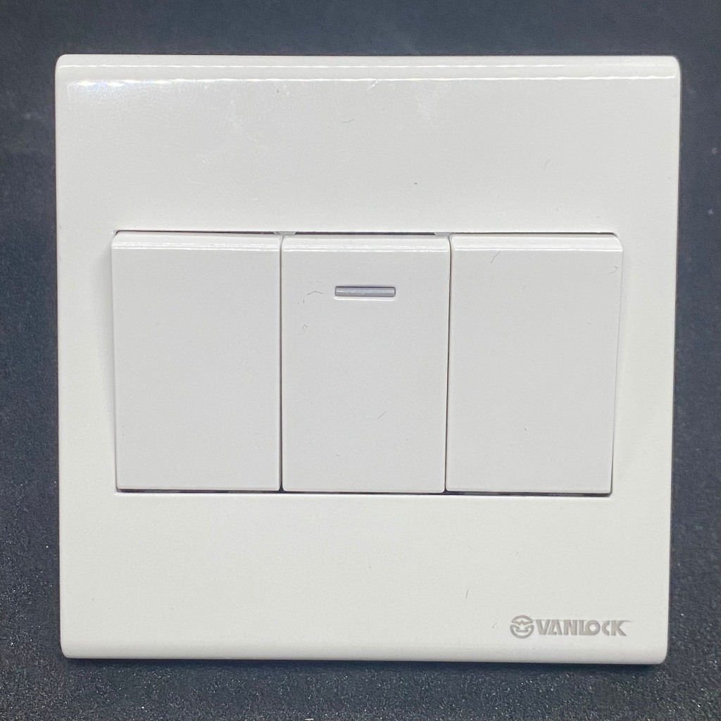 1 Công Tắc 1 Chiều Với 2 Công Tắc 2 Chiều Vuông 16A Phím Lớn Sino (S98CC3X + S18CCS/S + S18CCM/S) Dòng S98CC