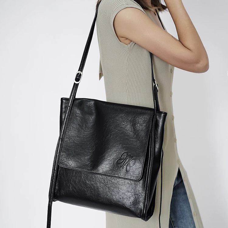 Túi vuông da mềm dây đeo đôi - PHOEBE