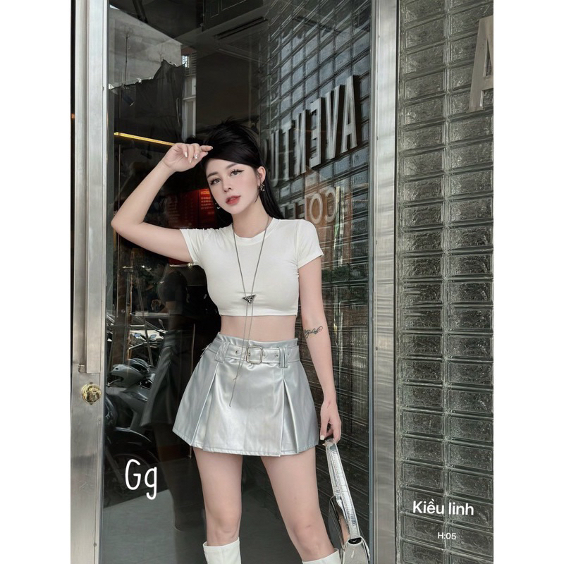 SÉT ÁO CROPTOP CỔ TRÒN PHỐI CHÂN VÁY DA KÈM NỊT QUYẾN RŨ