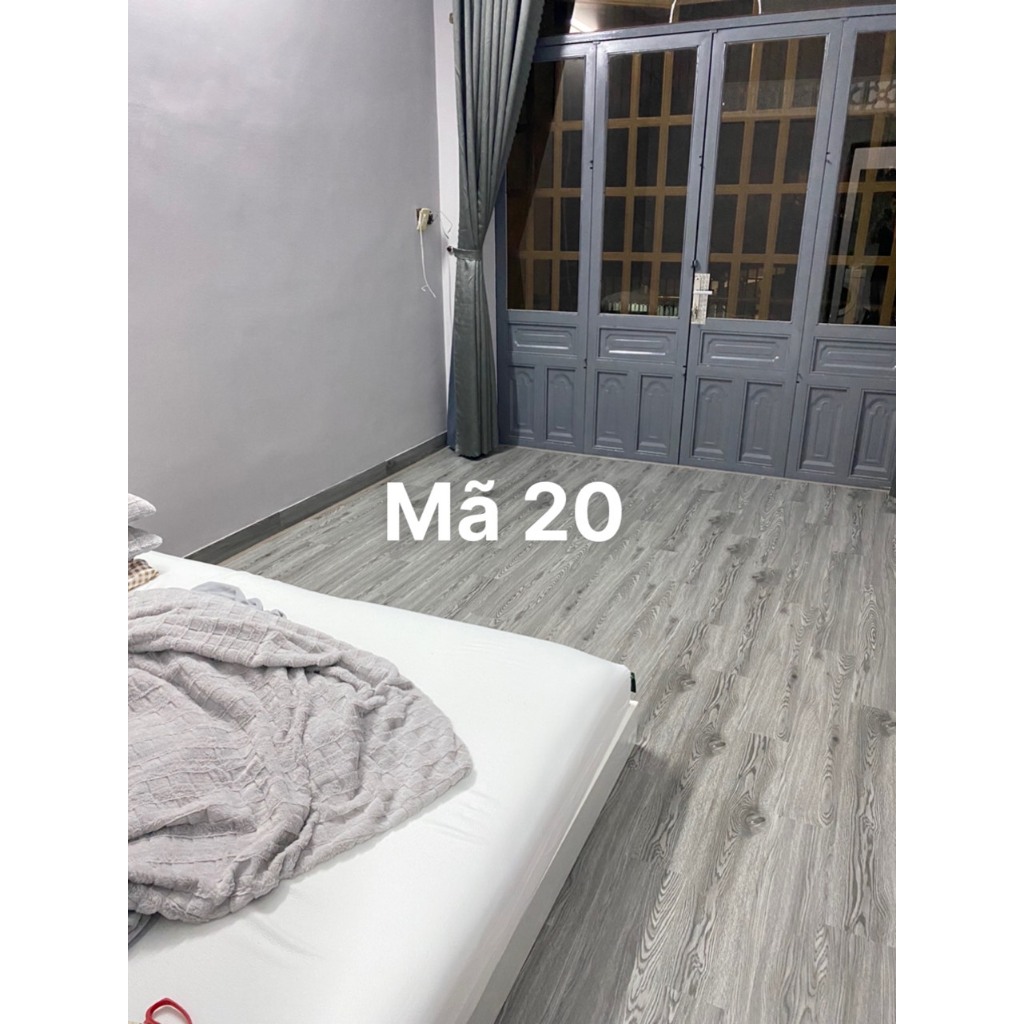 Sàn nhựa giả gỗ có keo sẵn chỉ bóc ra là dán