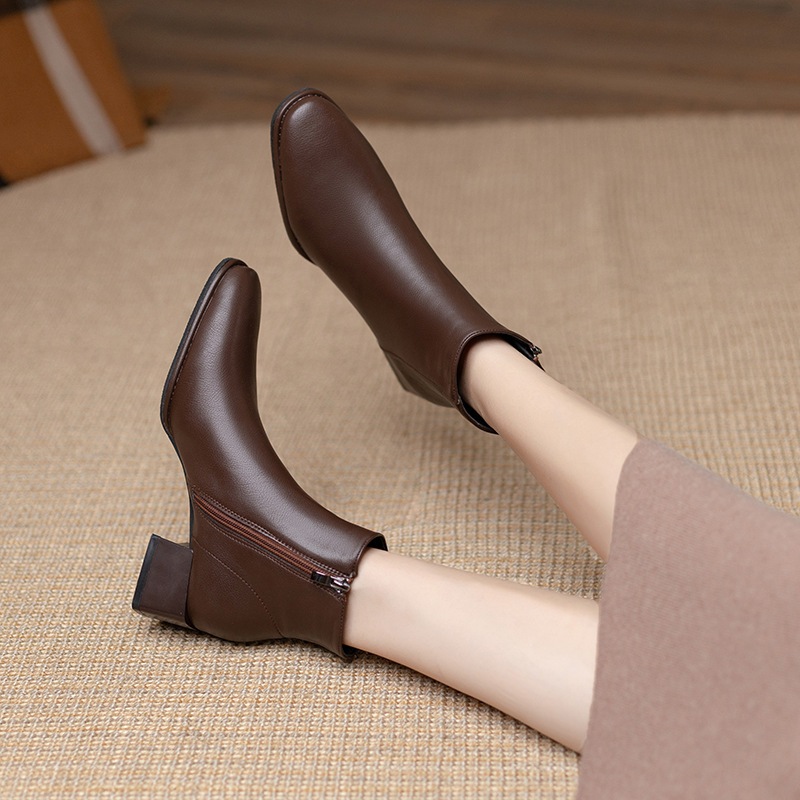 Giày boot nữ cổ ngắn màu ĐEN/ NÂU đế thấp 4cm MŨI VUÔNG đơn giản thoải mái đi bộ GBN02