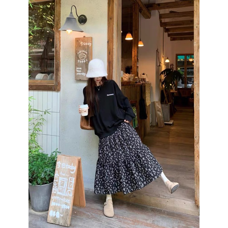 Set chân váy hoa nhí áo nỉ trơn mẫu thu đông 2023