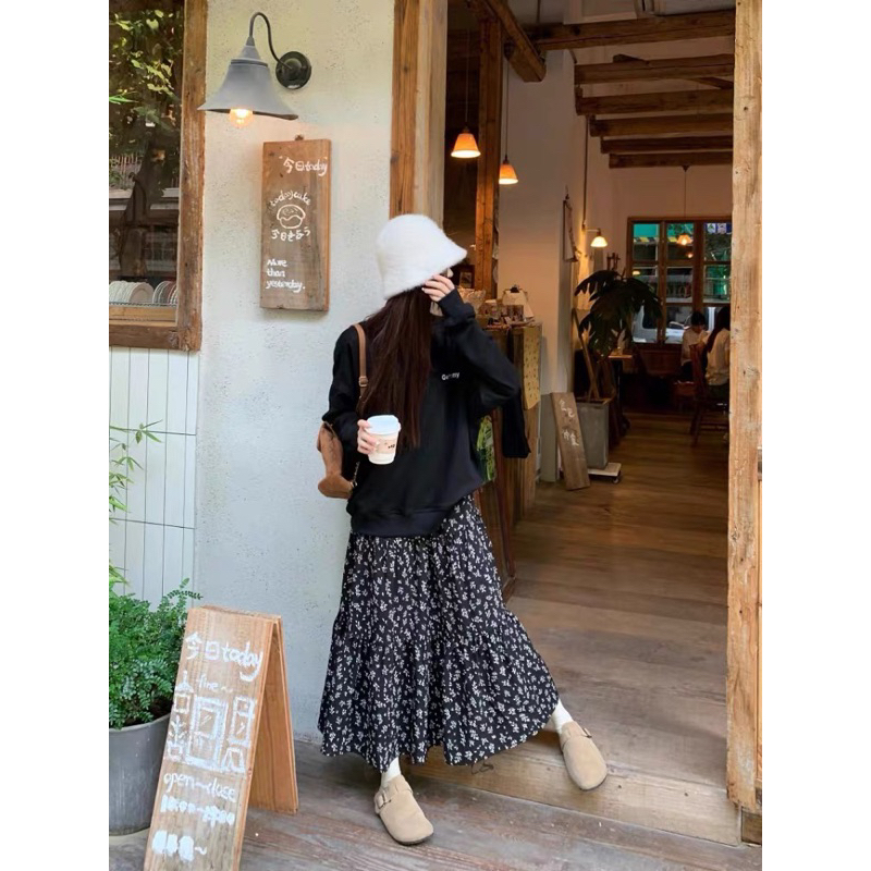 Set chân váy hoa nhí áo nỉ trơn mẫu thu đông 2023