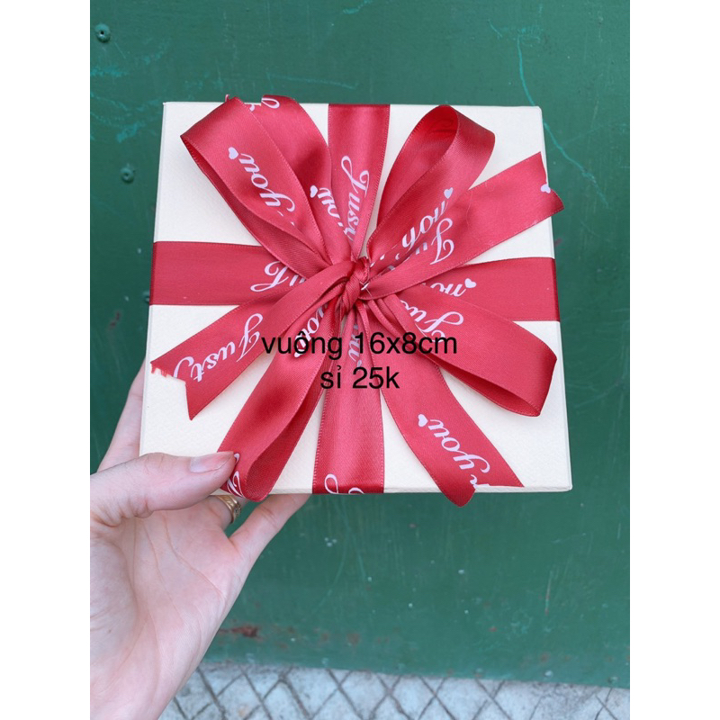 Hộp đựng nước hoa chiết vuông 14 cao 7cm