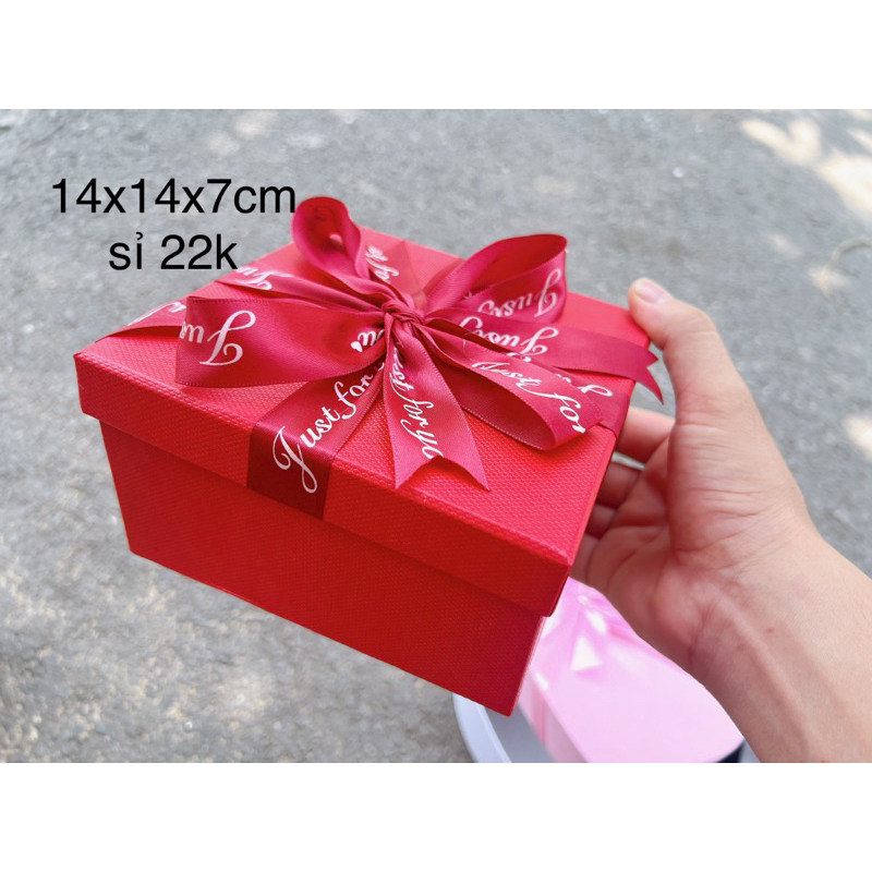 Hộp đựng nước hoa chiết vuông 14 cao 7cm
