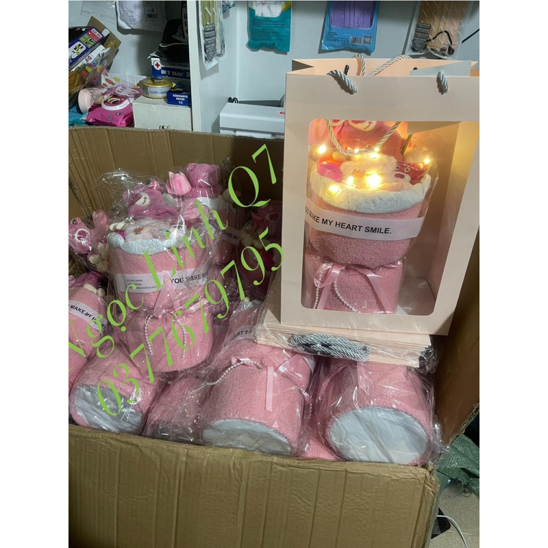Bó hoa gấu bông gấu dâu kèm thiệp ,đèn ,túi làm quà tặng 20/10 , sinh Nhật , 8/4