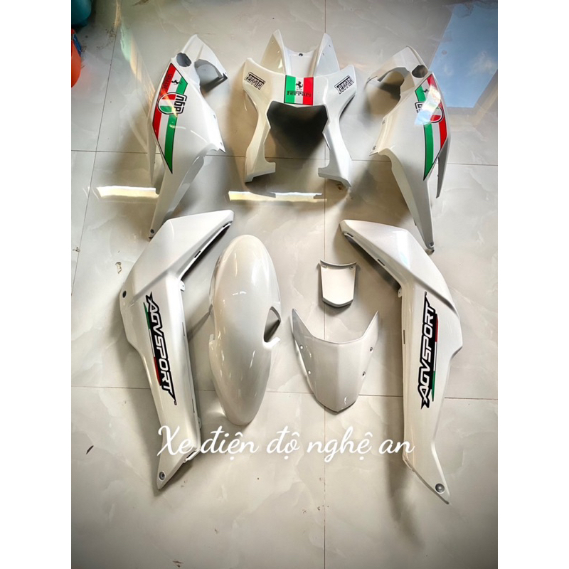 Bộ nhựa xe điện xmen dán sẵn tem ý italia
