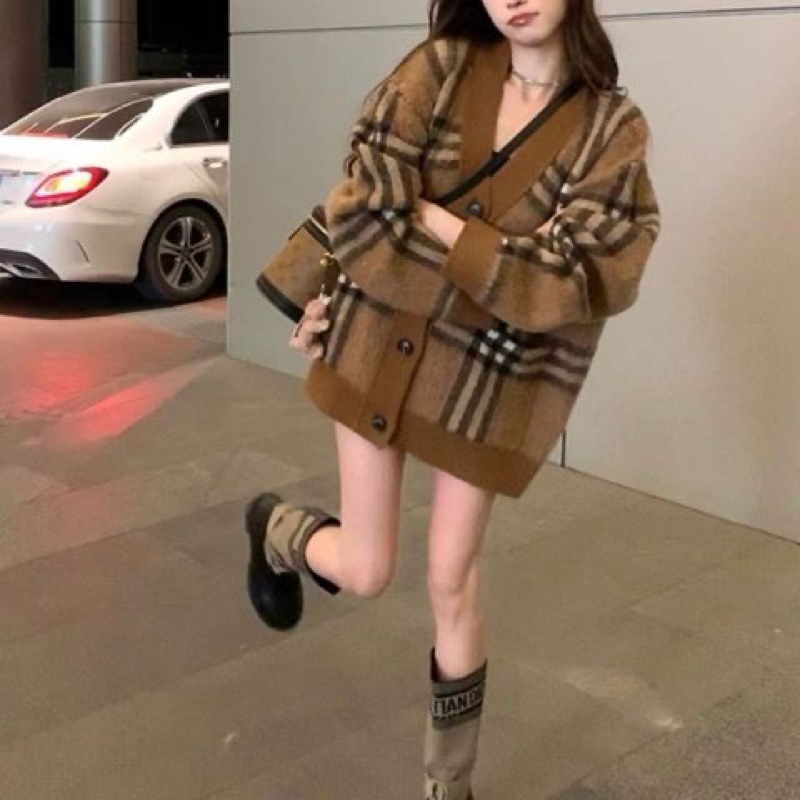 Áo cardigan len kẻ nâu