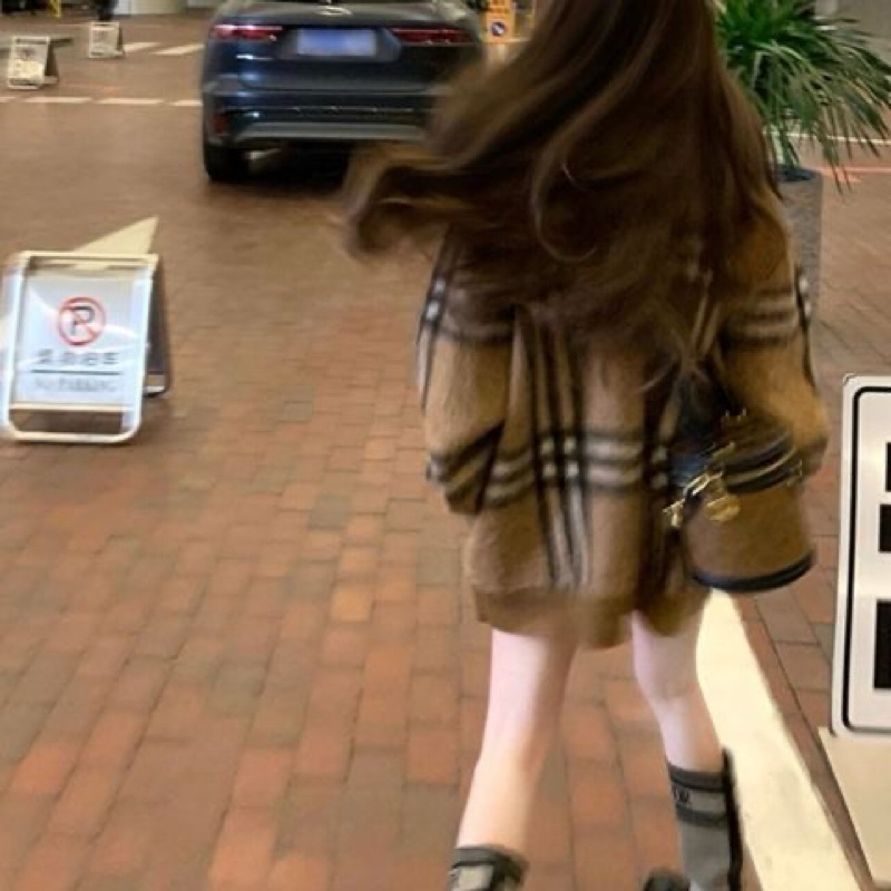 Áo cardigan len kẻ nâu